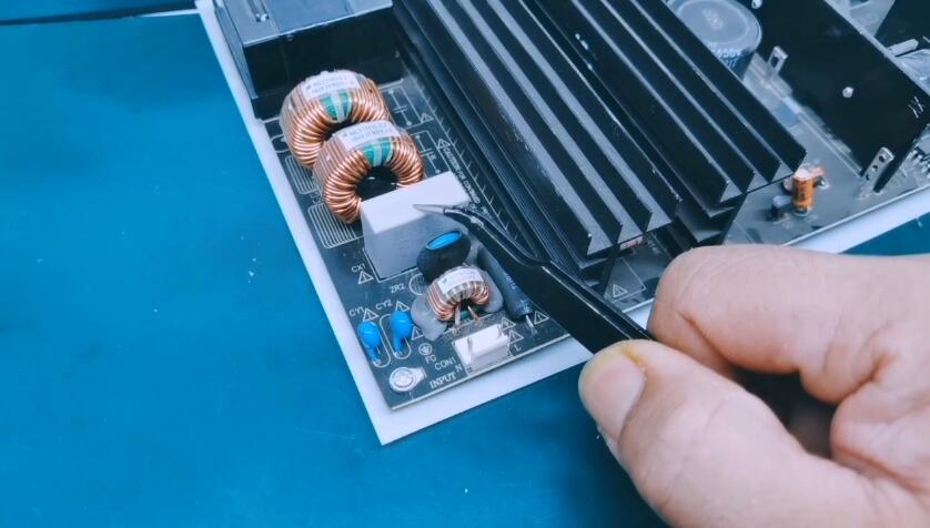 如果安規(guī)電容在電源線路板上壞了有什么影響？